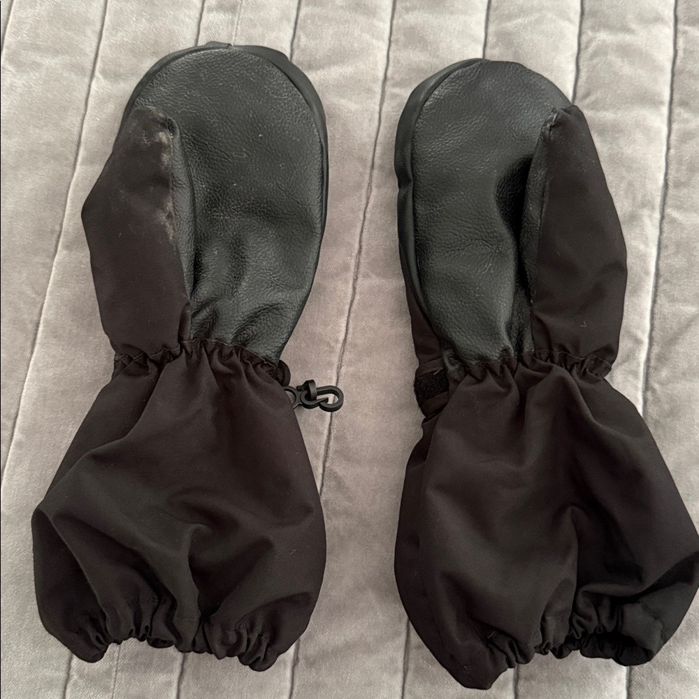 MCTI Black Winter Children’s Mittens - Picture 4 of 5